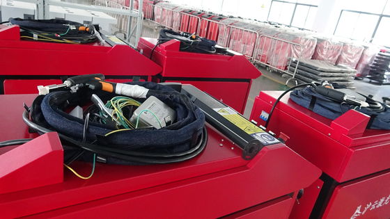 Draagbare handheld lasersweismachine 1000W 1500W 2000W 3000W met snij snelheid van 100m/min