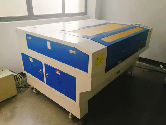 1000-26000mm/min Snij snelheid CO2 lasergraveringsmachine met superieure en service