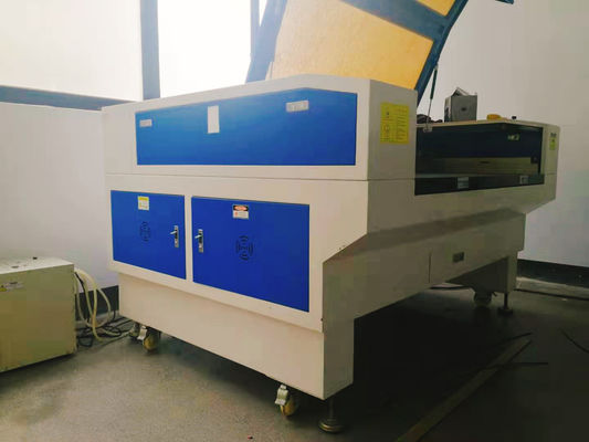 1000-26000mm/min Snij snelheid CO2 lasergraveringsmachine met superieure en service