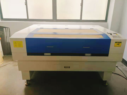 CO2-lasersnijgraveringsmachine 40W 60W 80W 100W 150W 200W voor hoge precisie snijden