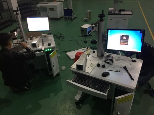 Cypcut Control System 30W Split Fiber Laser Marking Machine voor het graveren van metalen sieraden